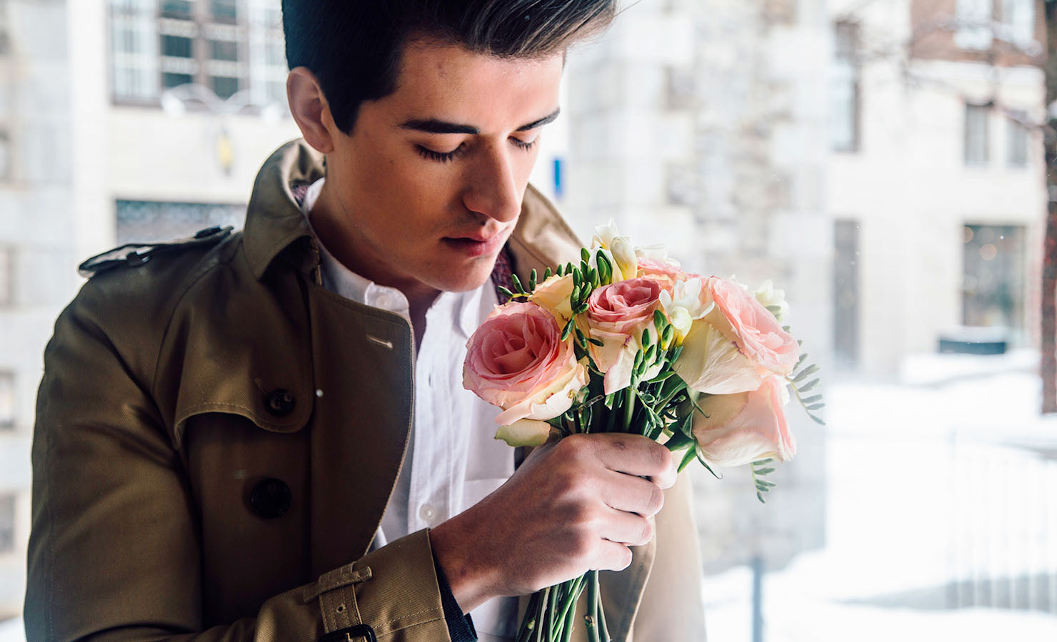 bloomthis-blog-for-him-flowers-gifts-for-every-occasion-01-man-holding-flower-bouquet-