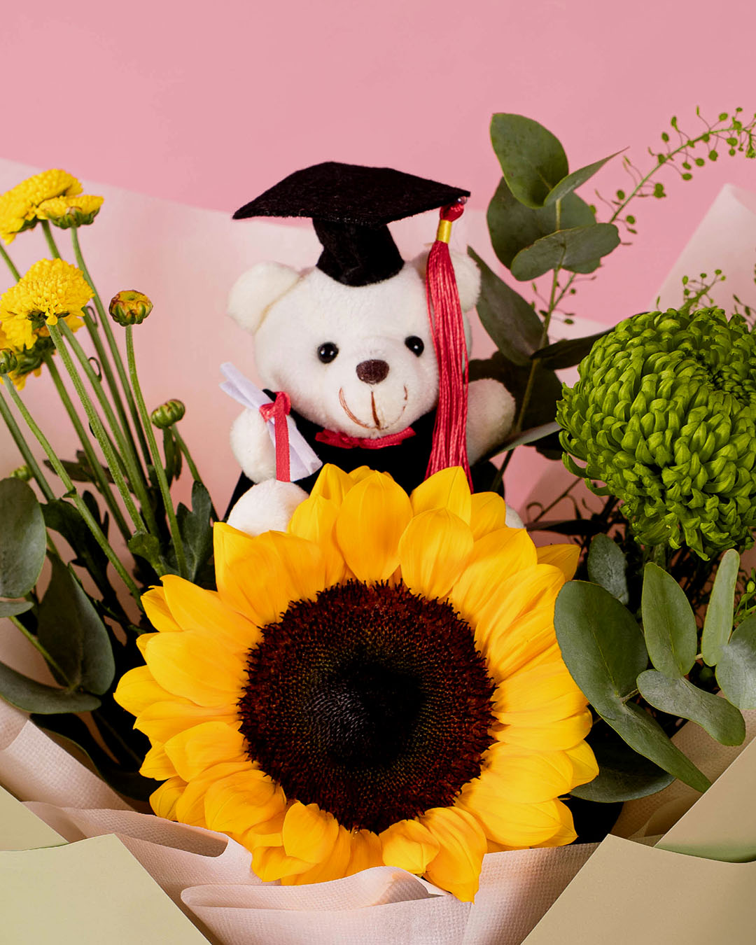 bloomthis-bouquet-cheryl-sunflower-graduation-bear-bouquet-1080x1350-03