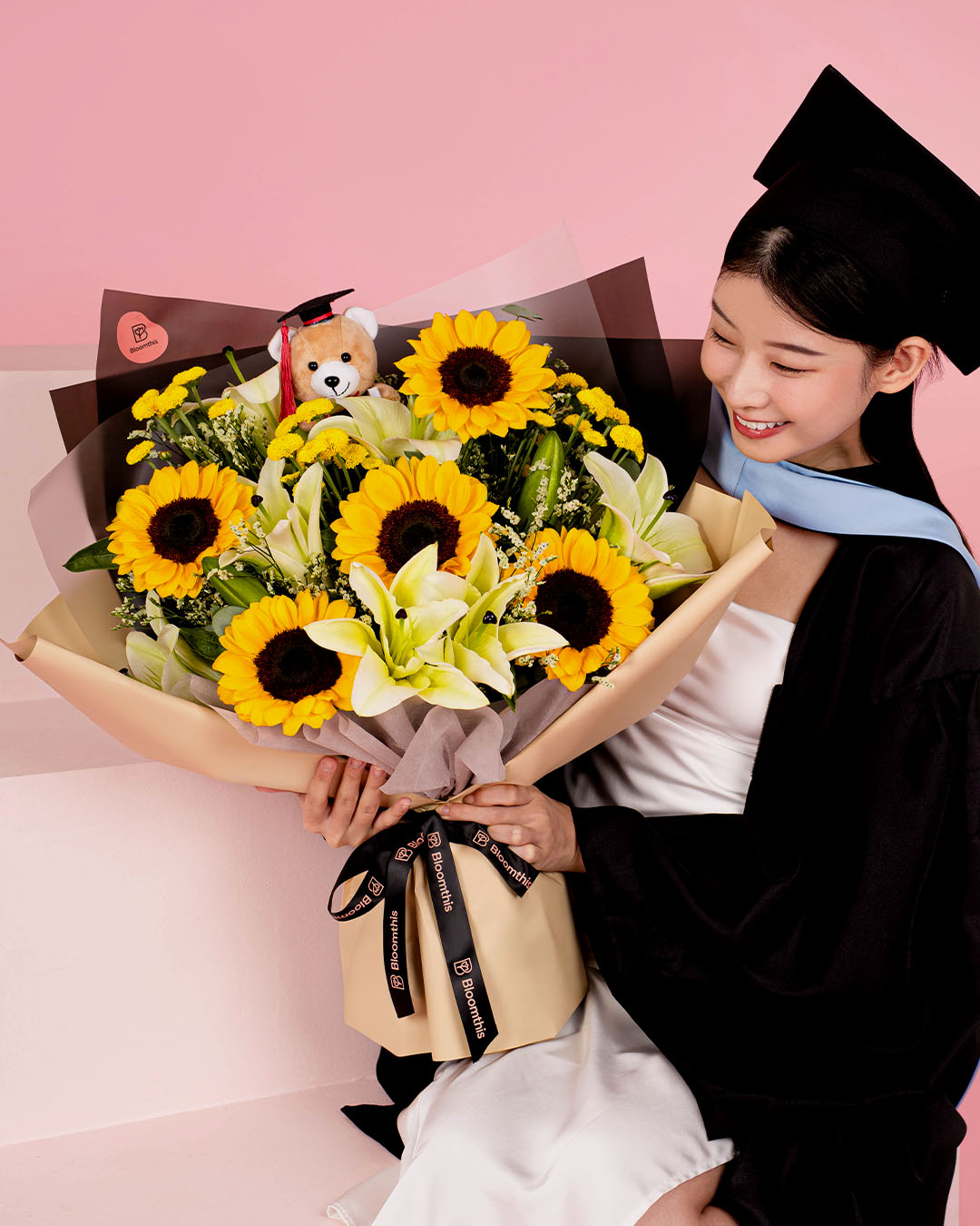 bloomthis-bouquet-cheyenne-sunflower-graduation-bear-bouquet-1080x1350-02