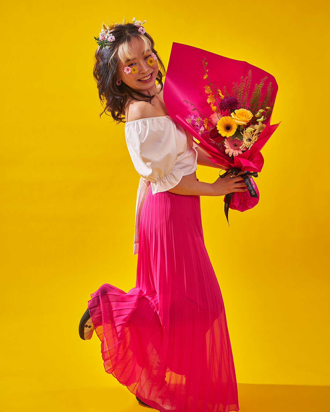 its giving... yellow daisy bouquet
