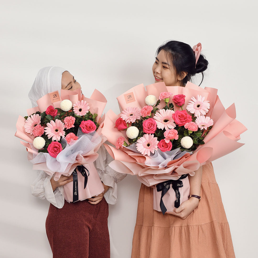 Marilyn Pink Carnation Bouquet (VDV)