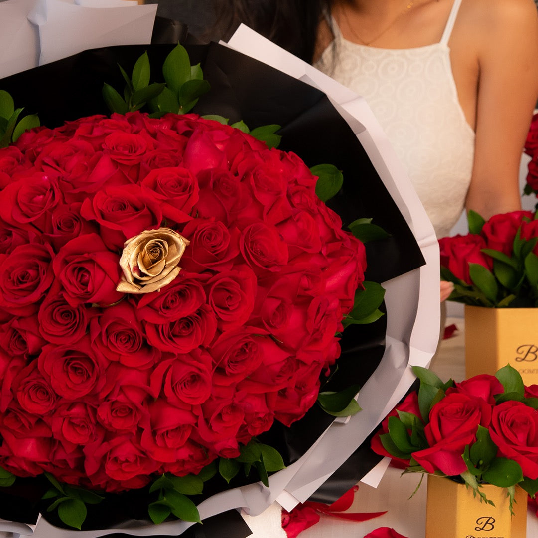 Sweetheart Red & Gold Rose Valentine's Day Bouquet (VD)