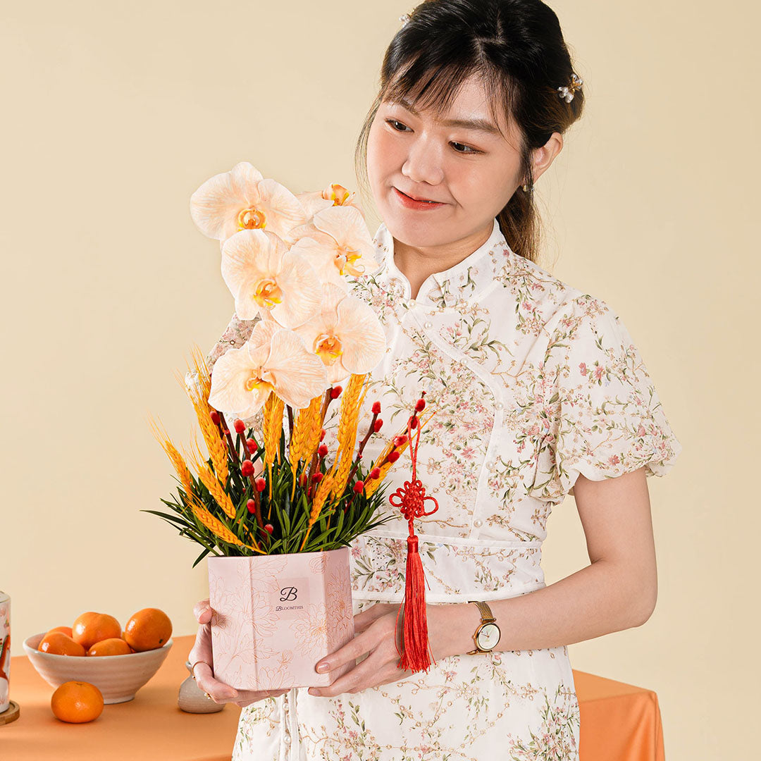 bloomthis-chinese-new-year-hat-box-longevity-apricot-cut-phalaenopsis-chinese-new-year-flower-box-2025-1080x1080-02