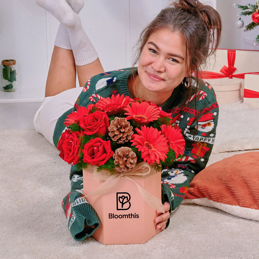 bloomthis-christmas-hat-box-angelica-red-gerbera-christmas-flower-box-1080x1080-02