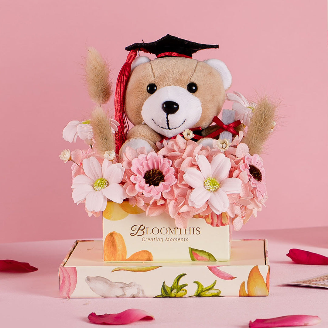 bloomthis-everlasting-endeavour-pink-soap-preserved-flower-graduation-bear-memento-gift-box-1080x1080-02