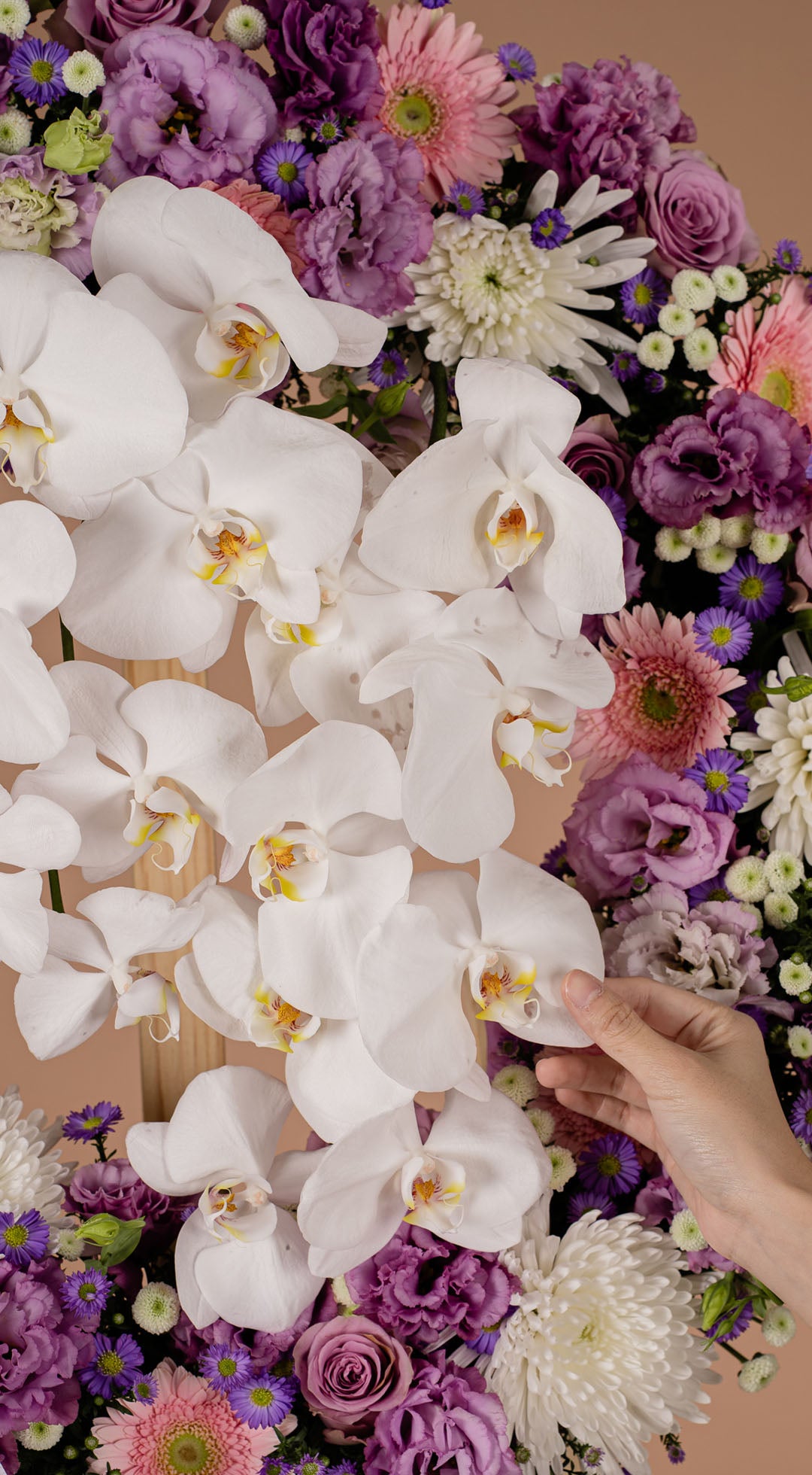 bloomthis-flower-stand-eirene-premium-condolence-flower-stand-1080x1960-02
