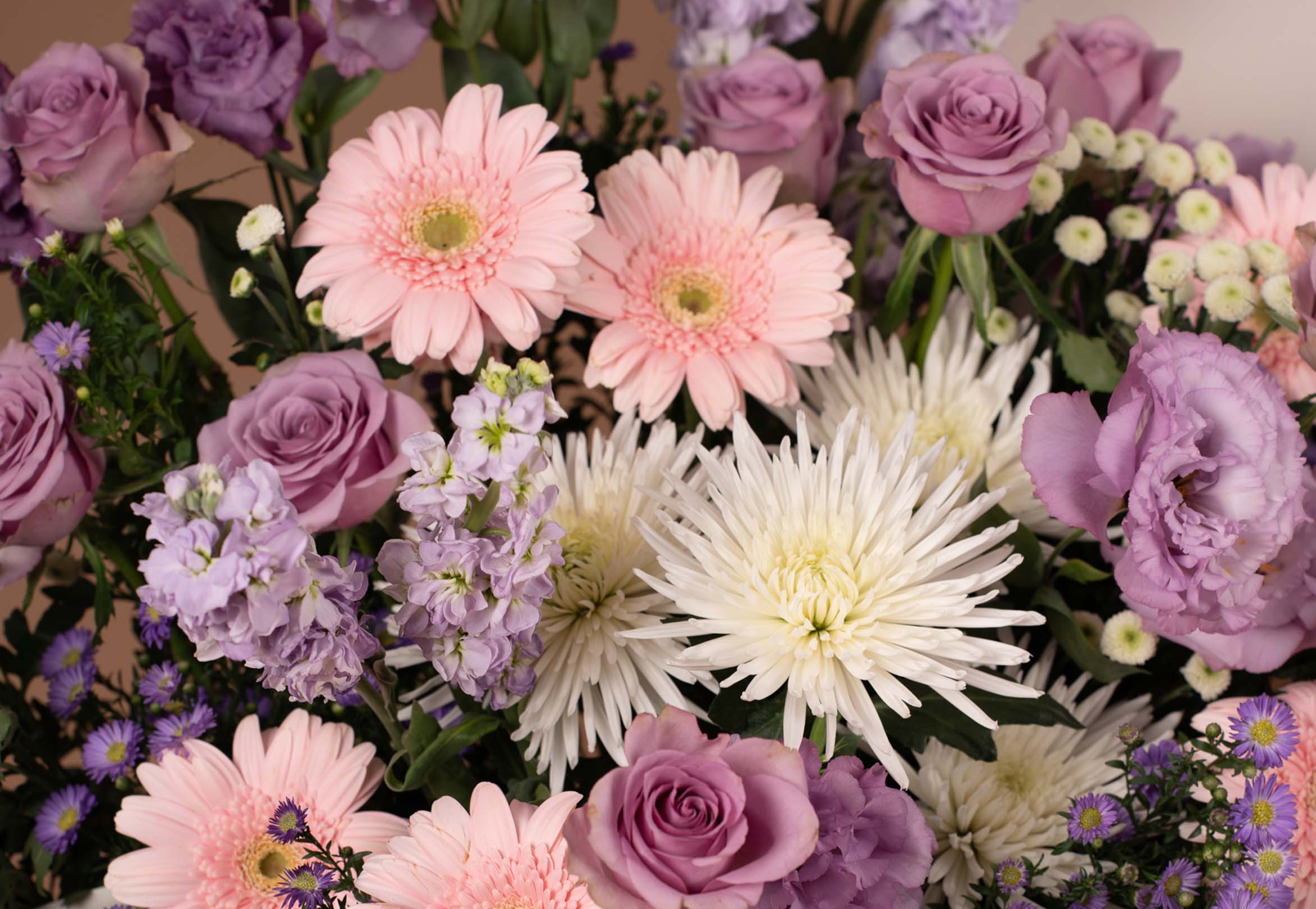 bloomthis-flower-stand-harmonia-premium-condolence-flower-stand-2345x1620-04