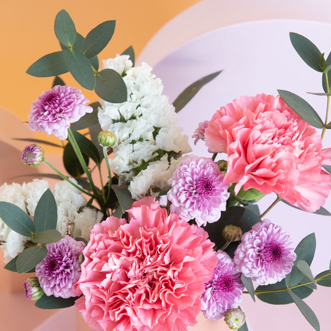 bloomthis-hat-box-chaya-carnation-mini-flower-box-1080x1080-05_bac5514e-fbd4-4010-adfb-81001c50be7e