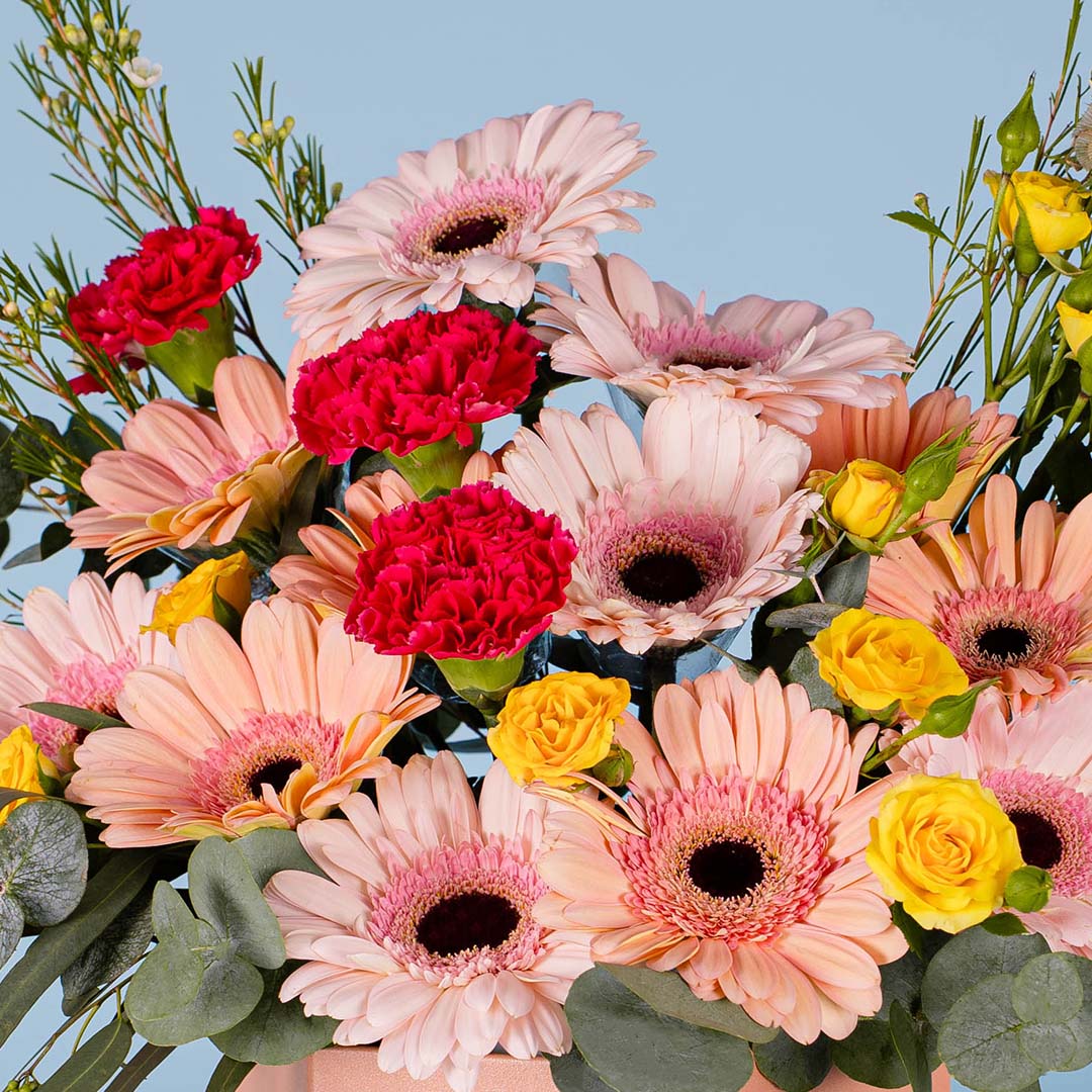 bloomthis-hat-box-izzy-pink-daisy-flower-box-1080x1080-03