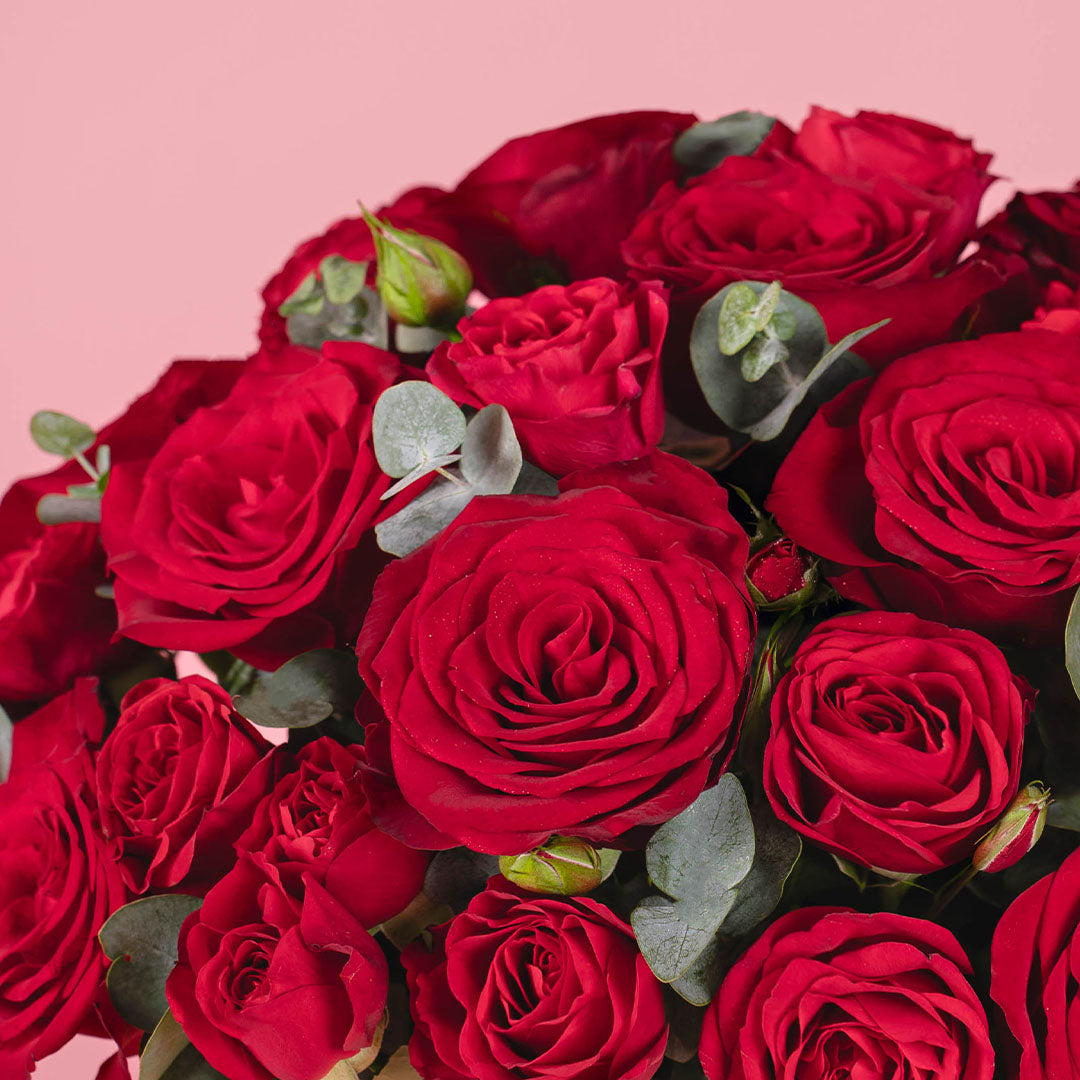 bloomthis-hat-box-kate-red-rose-flower-box-1080x1080-05_7276eae4-a3d0-45ac-bfab-02bcfd449b7a