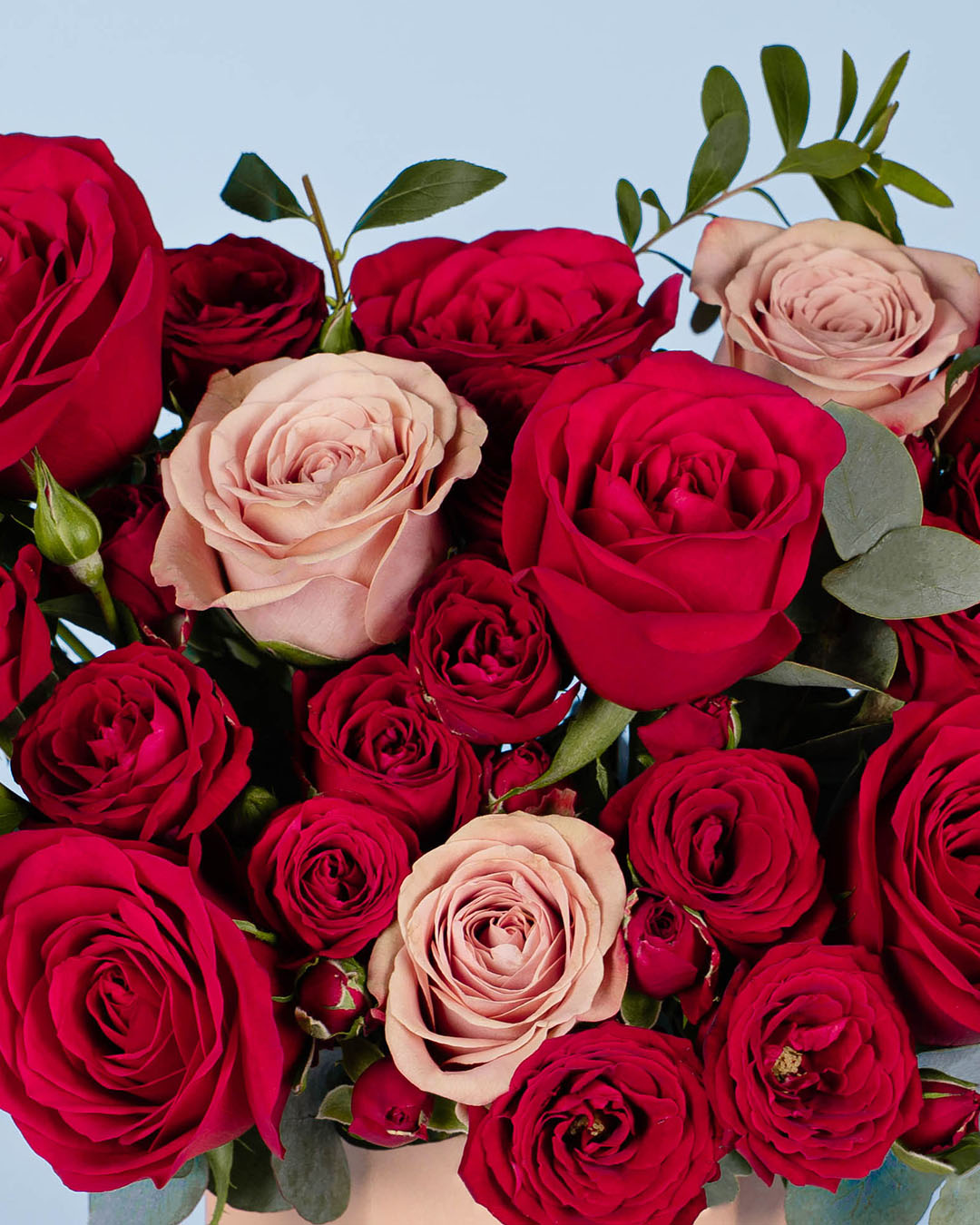 bloomthis-hat-box-lauren-red-rose-flower-box-1080x1350-04_e24f9e9e-9891-42b2-b5a5-3c174cf8f11b