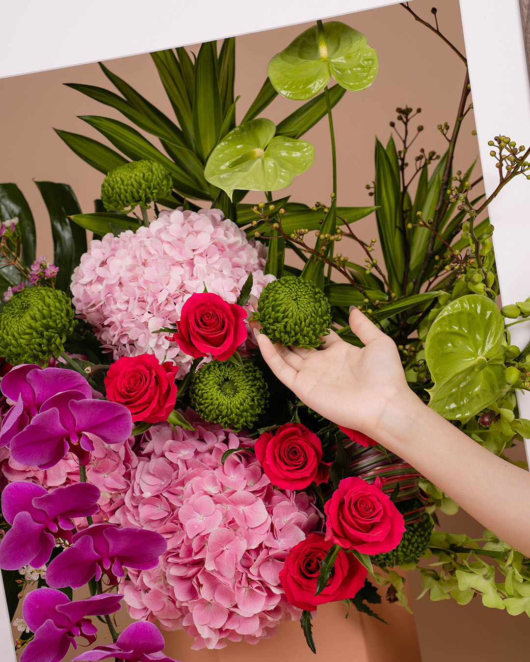 bloomthis-hat-box-luxe-arissa-hydrangea-phalaenopsis-flower-box-1080x1350-05