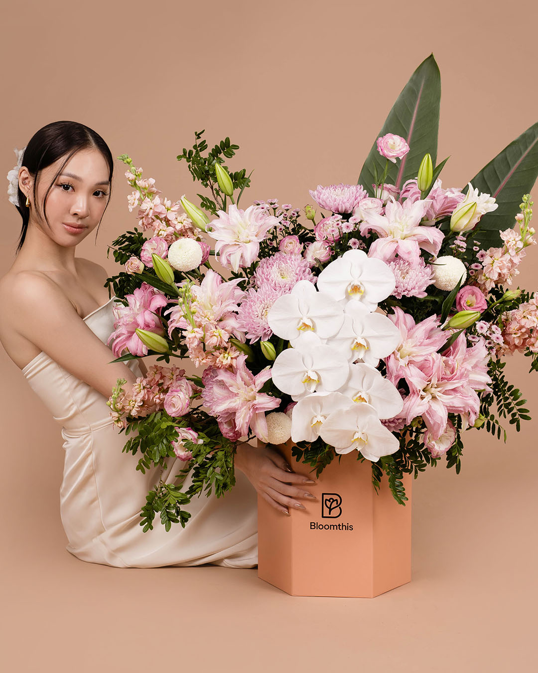 bloomthis-hat-box-luxe-ionian-white-orchid-flower-box-1080x1350-01