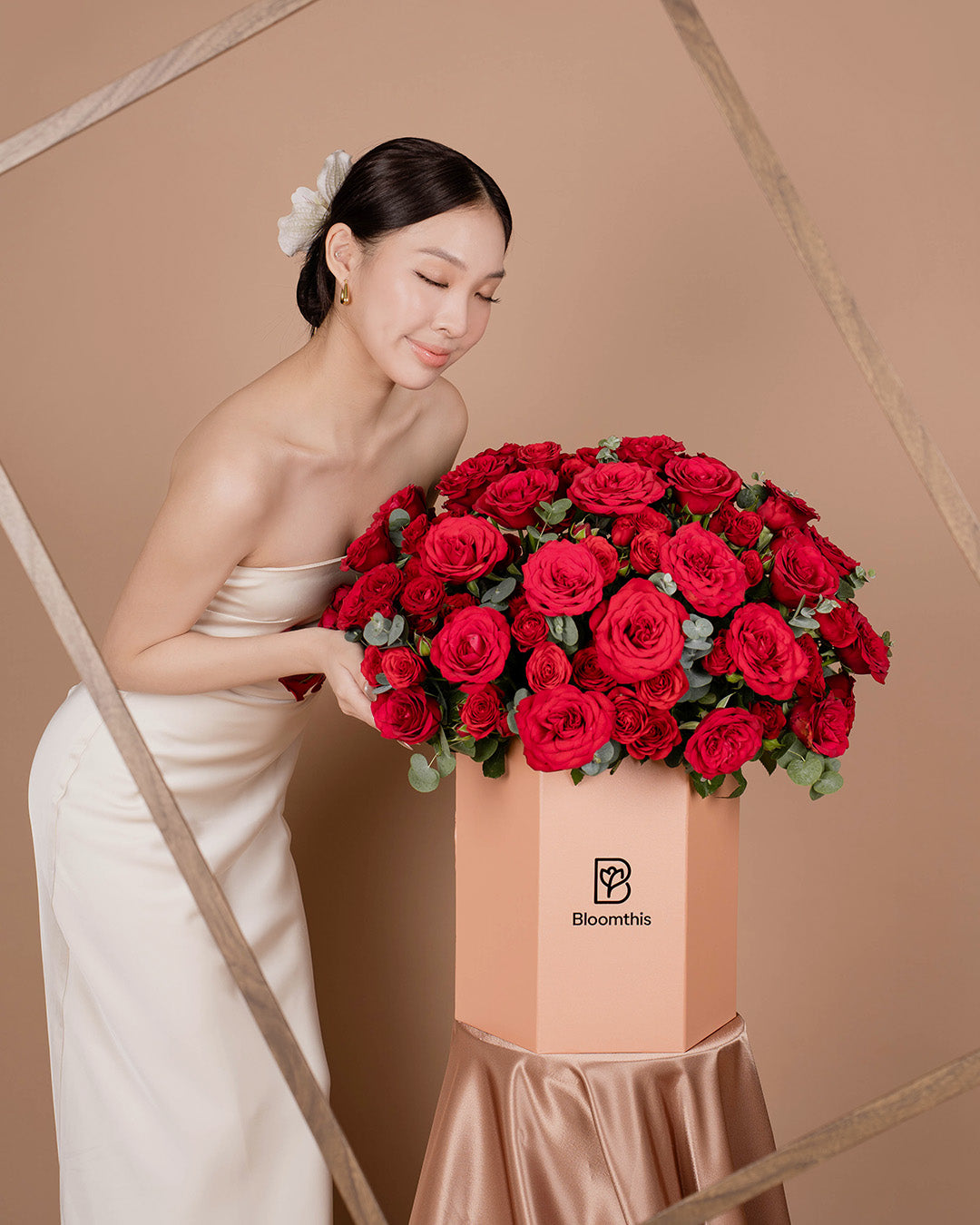 bloomthis-hat-box-luxe-kate-red-rose-flower-box-1080x1350-06