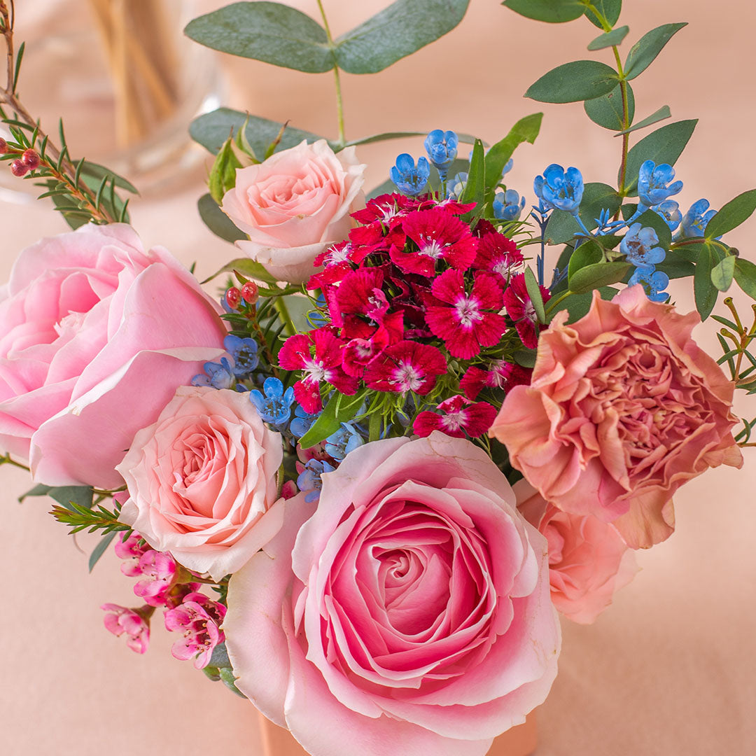 bloomthis-hat-box-selene-rose-mini-flower-box-1080x1080-04_b109a0b9-ed82-43c6-9c67-7227618bb49f