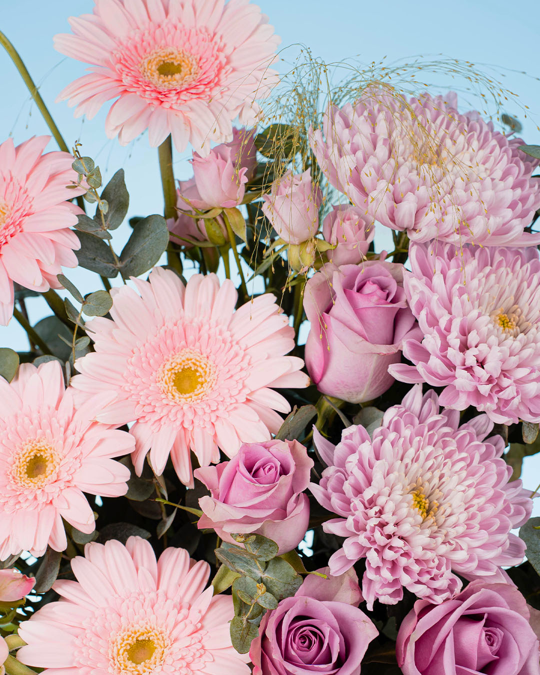 bloomthis-hat-box-spring-whimsy-ayame-pink-gerbera-flower-box-1080x1350-05
