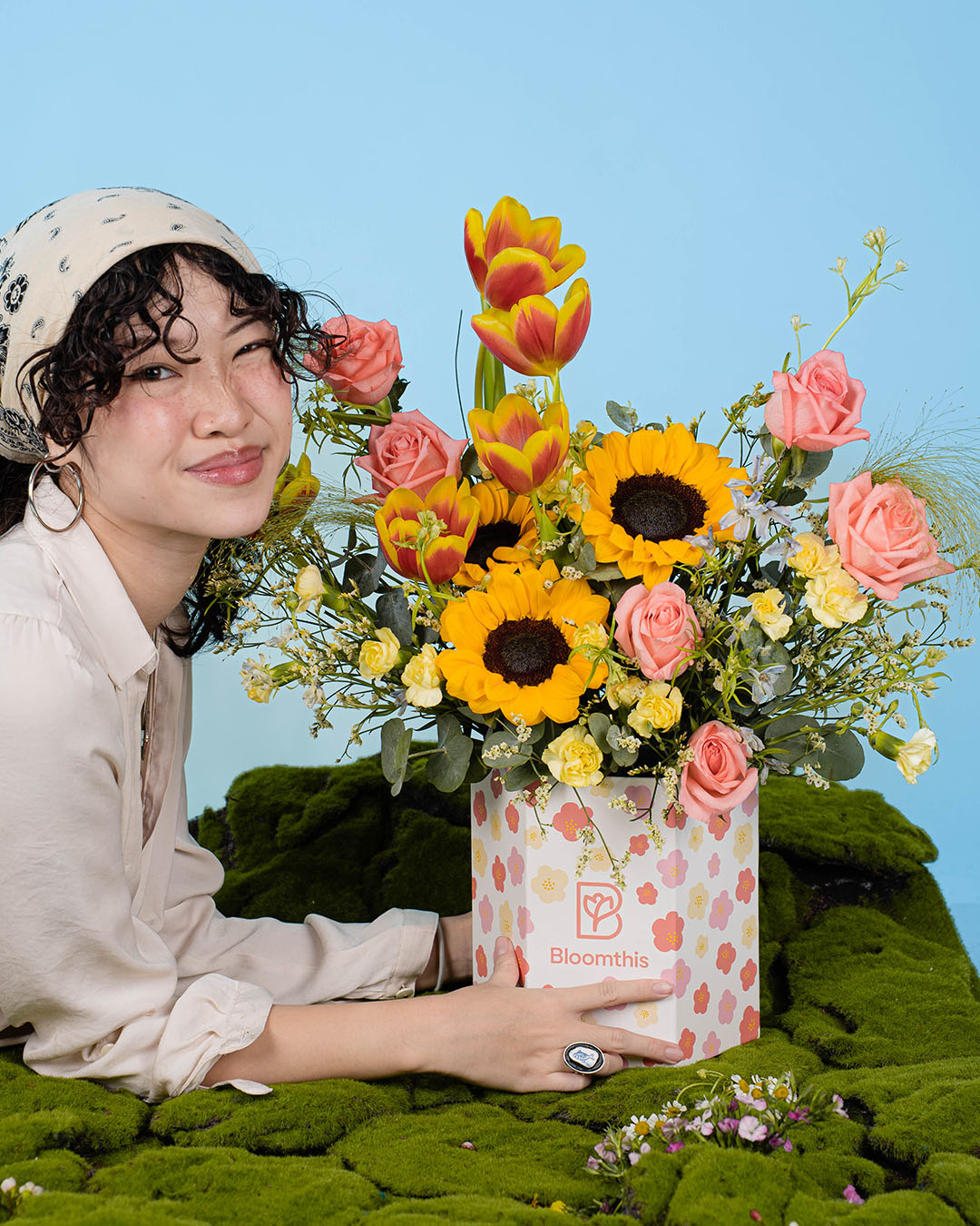 bloomthis-hat-box-spring-whimsy-zia-yellow-sunflower-flower-box-1080x1350-02