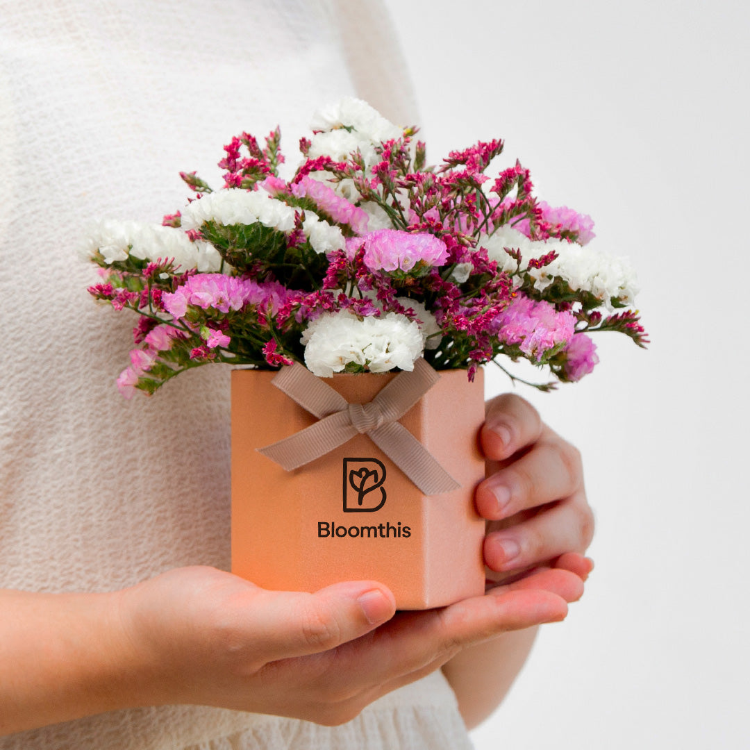 bloomthis-hat-box-wimberly-statice-mini-flower-box-1080x1080-02_bdd15a6c-754d-4177-90c6-8686df8b5d7d