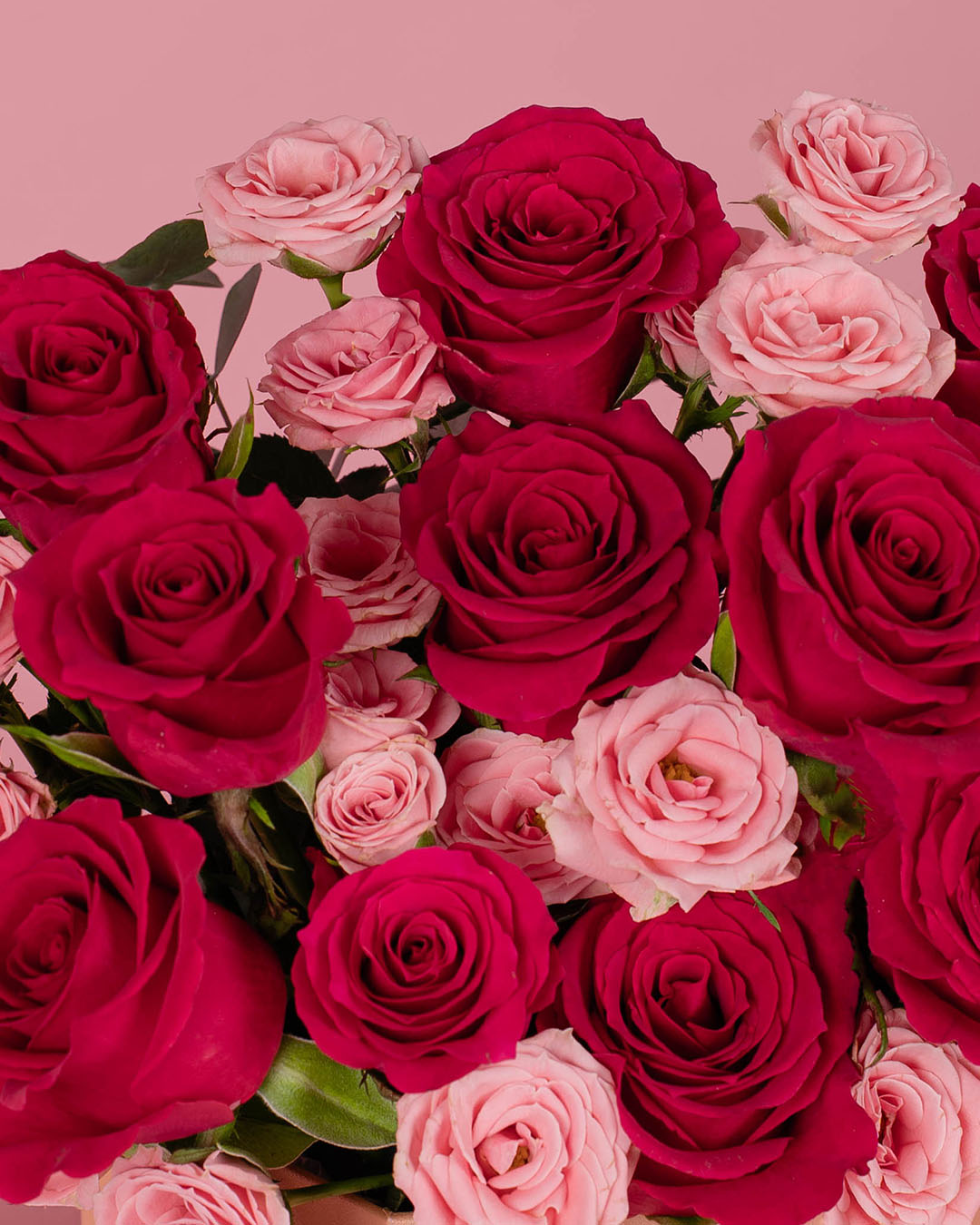 bloomthis-hat-box-zara-hot-cherry-pink-rose-flower-box-1080x1350-05