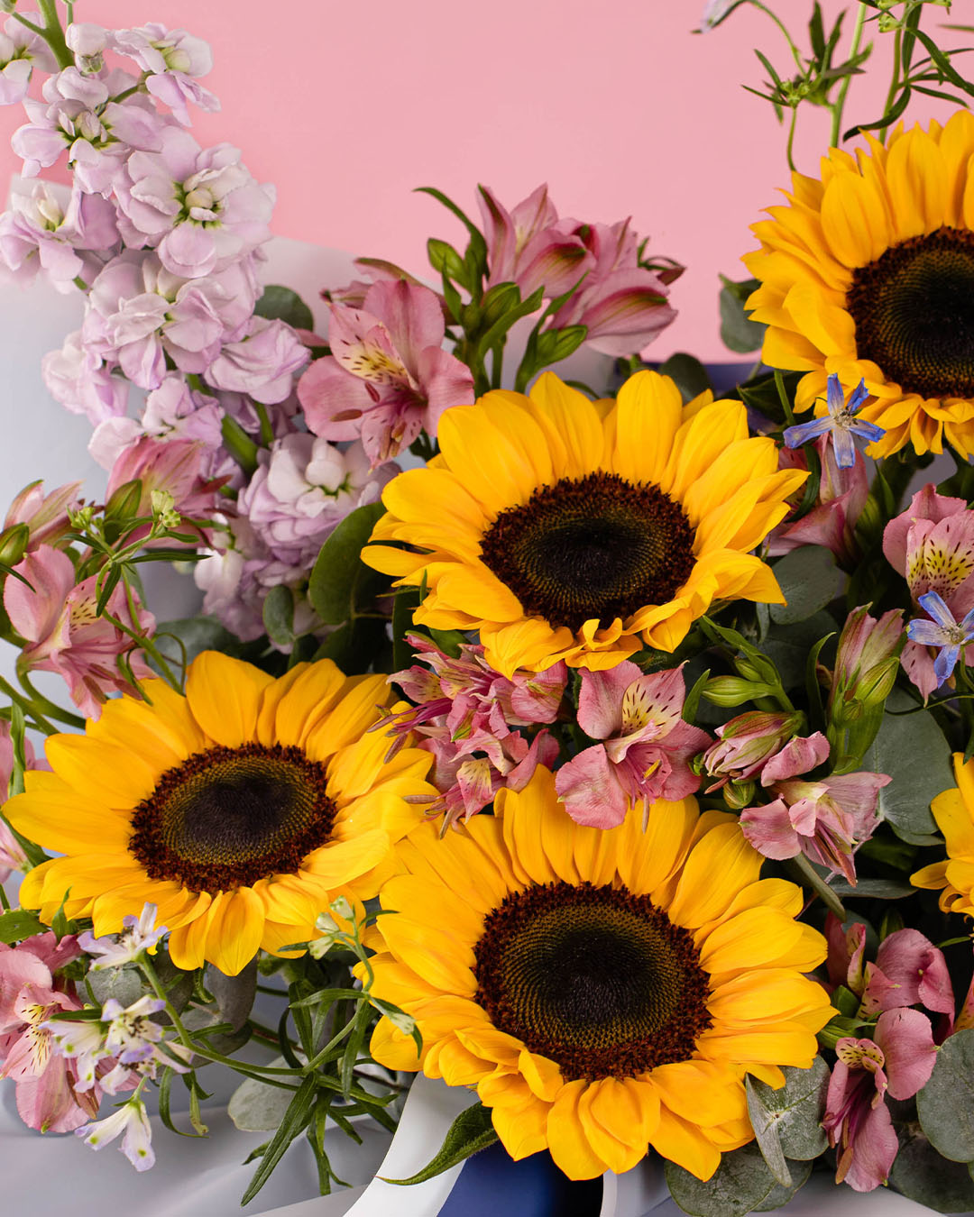 bloomthis-hat-box-zayne-yellow-sunflower-flower-box-1080x1350-05