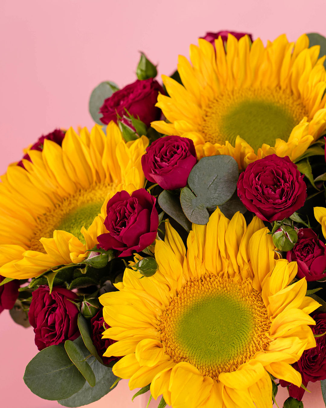 bloomthis-hat-box-zendaya-yellow-sunflower-flower-box-1080x1350-05