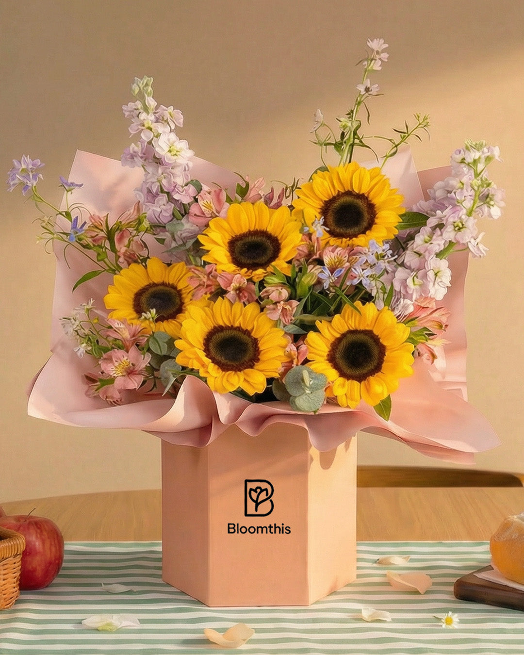 bloomthis-hat-box-zooey-yellow-sunflower-flower-box-1080x1350-01_fb9992e0-4ed3-40ae-a229-7d338cf321e4