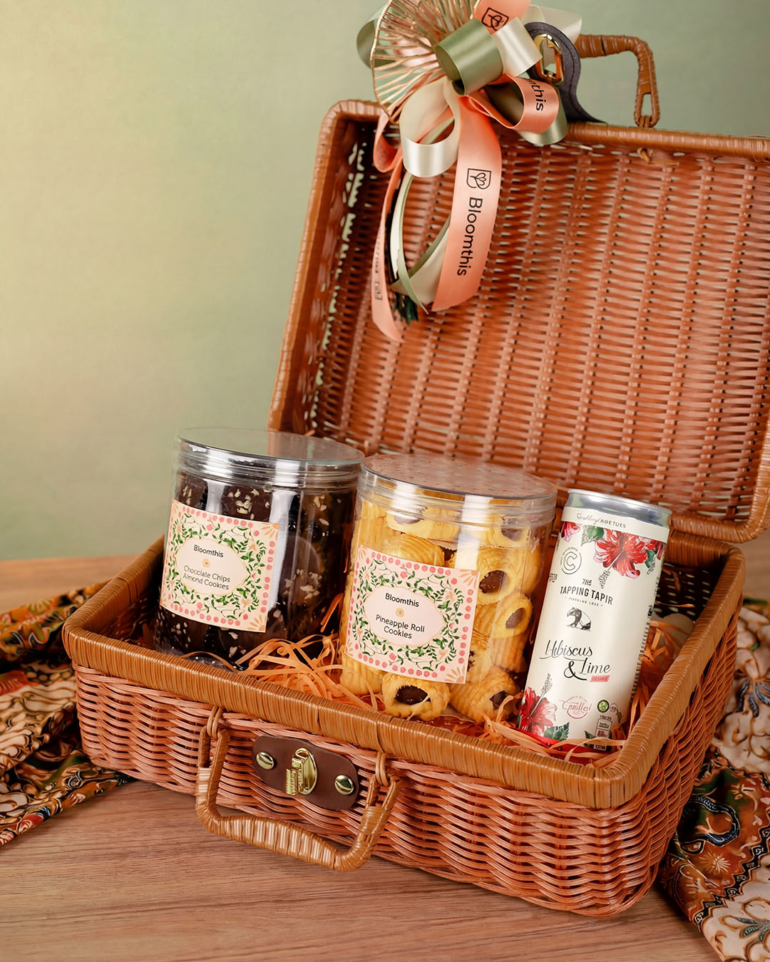 bloomthis-raya-momen-bahagia-bamboo-basket-raya-gift-set-1080x1350-03