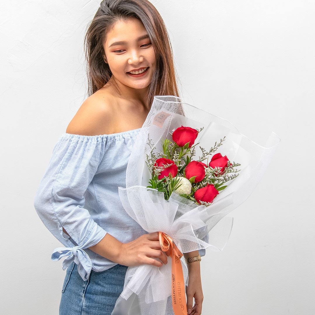 Evelyn White Red Rose Bouquet