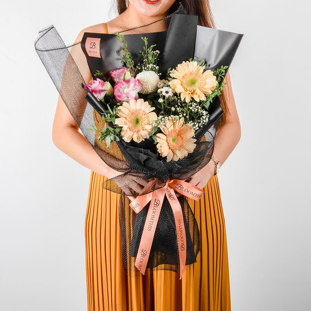 Isabella Black Gerbera Bouquet