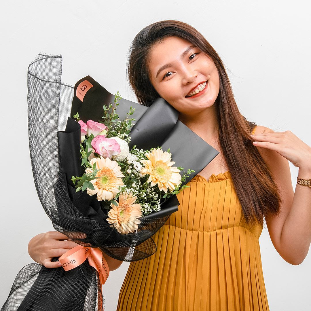 Isabella Black Gerbera Bouquet