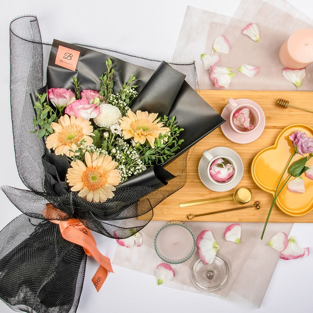 Isabella Black Gerbera Bouquet