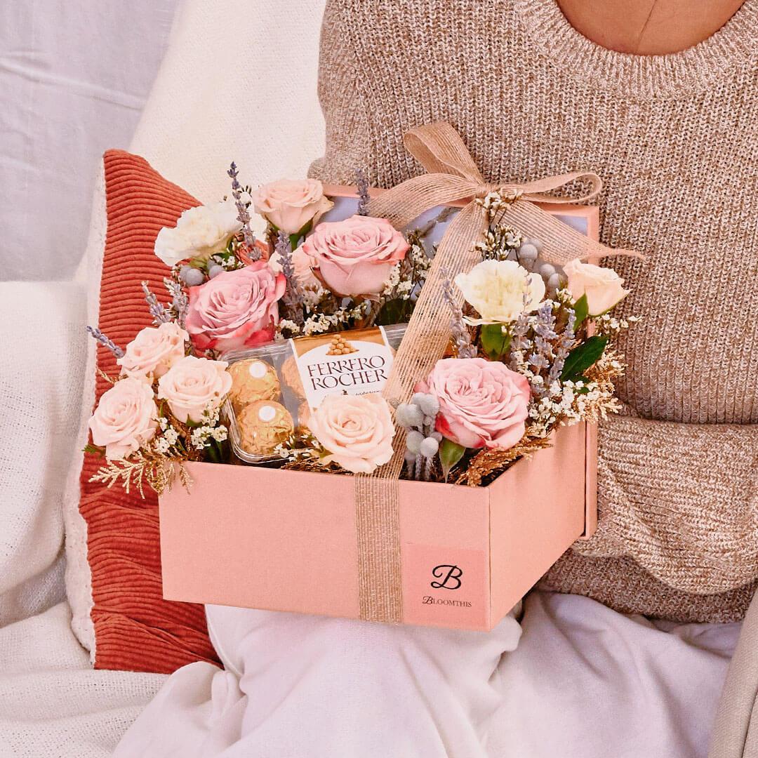 Vittoria Flower & Ferrero Chocolate Gift Set