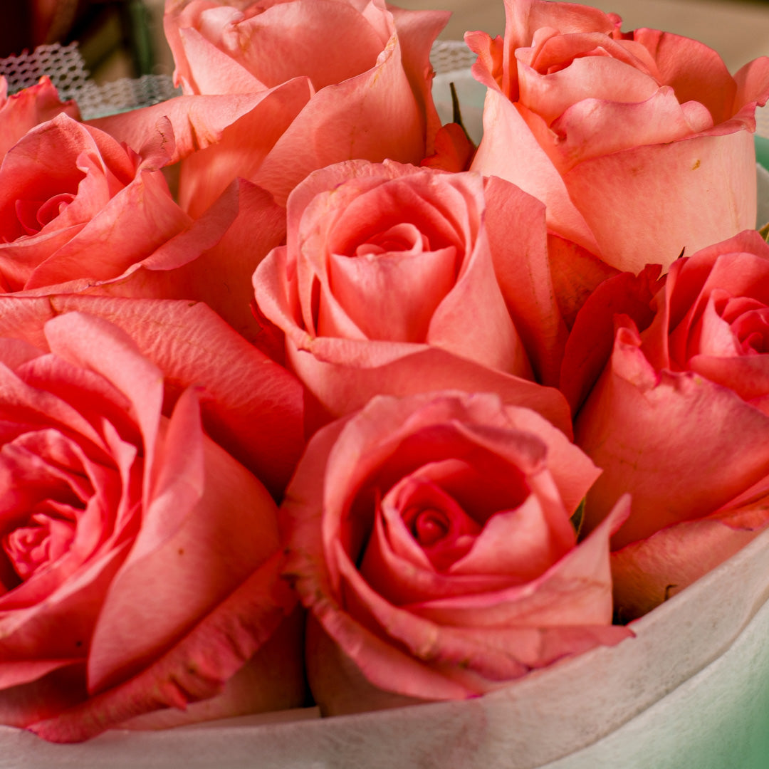 Mini Rachel Pink Rose Hand Bouquet + Desire Chain Bag