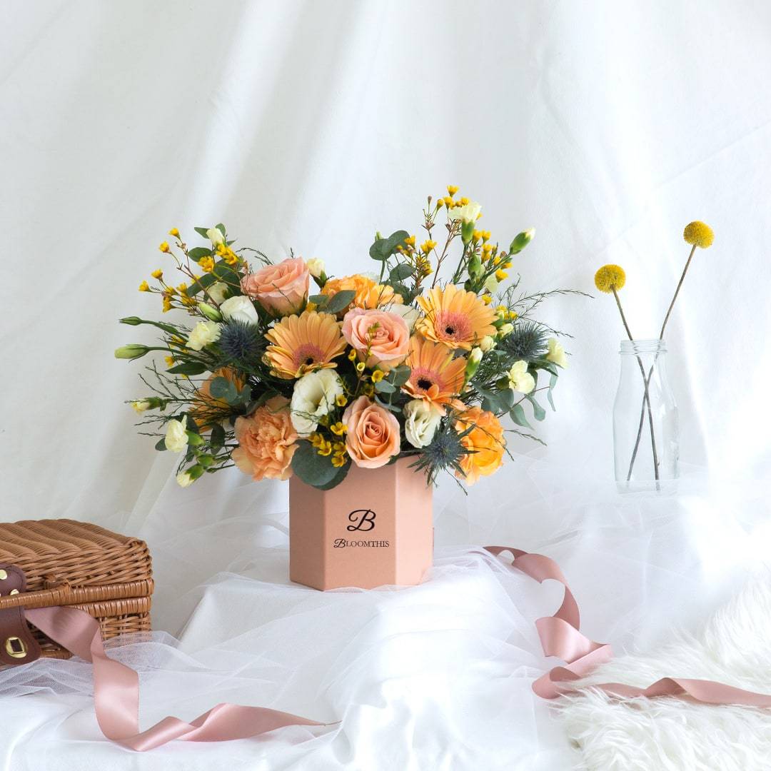 Neveah Peach Daisy Flower Box