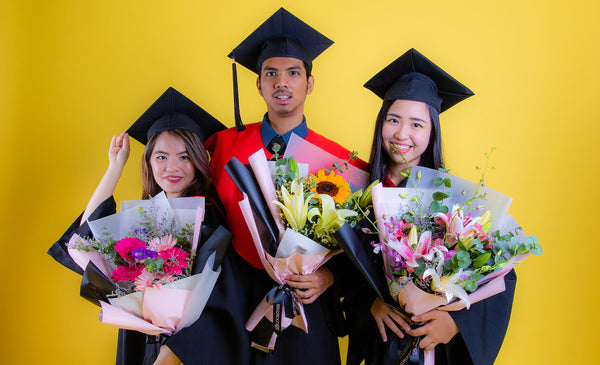 9 perfect graduation bouquets to say "Congratulations!"
