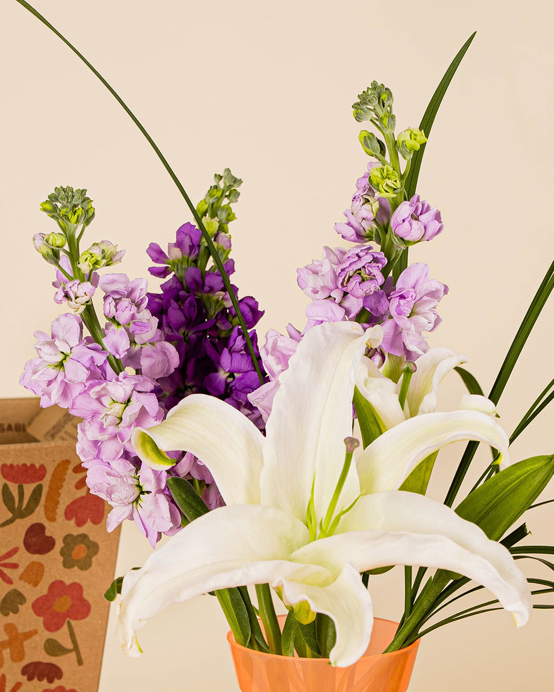 bloomthis-bloombag-mini-marissa-white-lily-mini-bloombag-rebloom-vase-1080x1350-04