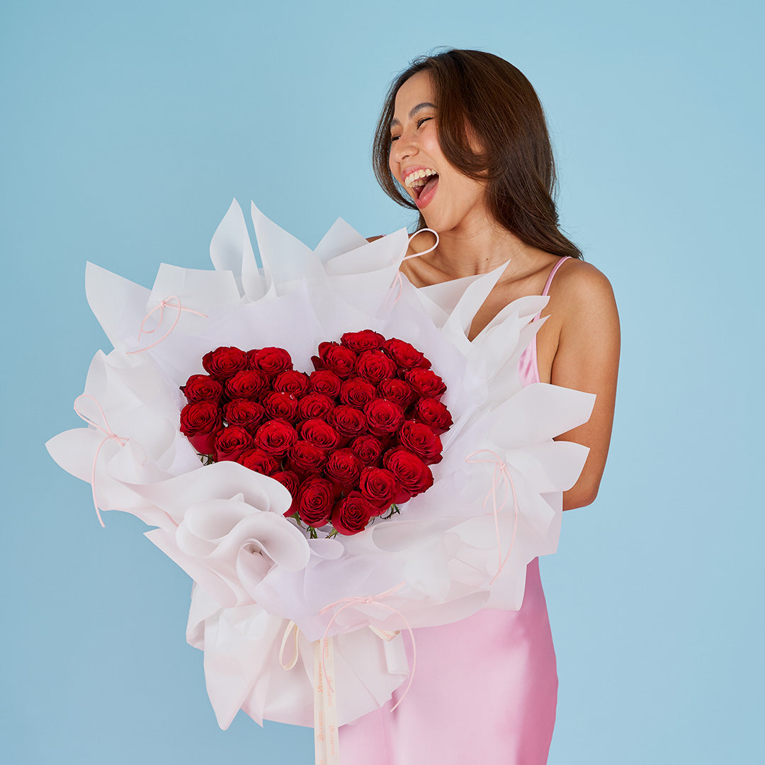 bloomthis-bouquet-lyndi-red-rose-heart-bouquet-1080x1080-08