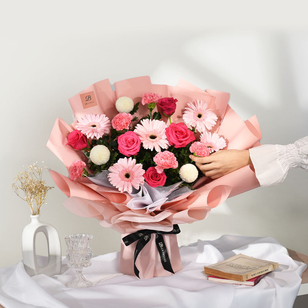 Marilyn Pink Carnation Bouquet (VD)