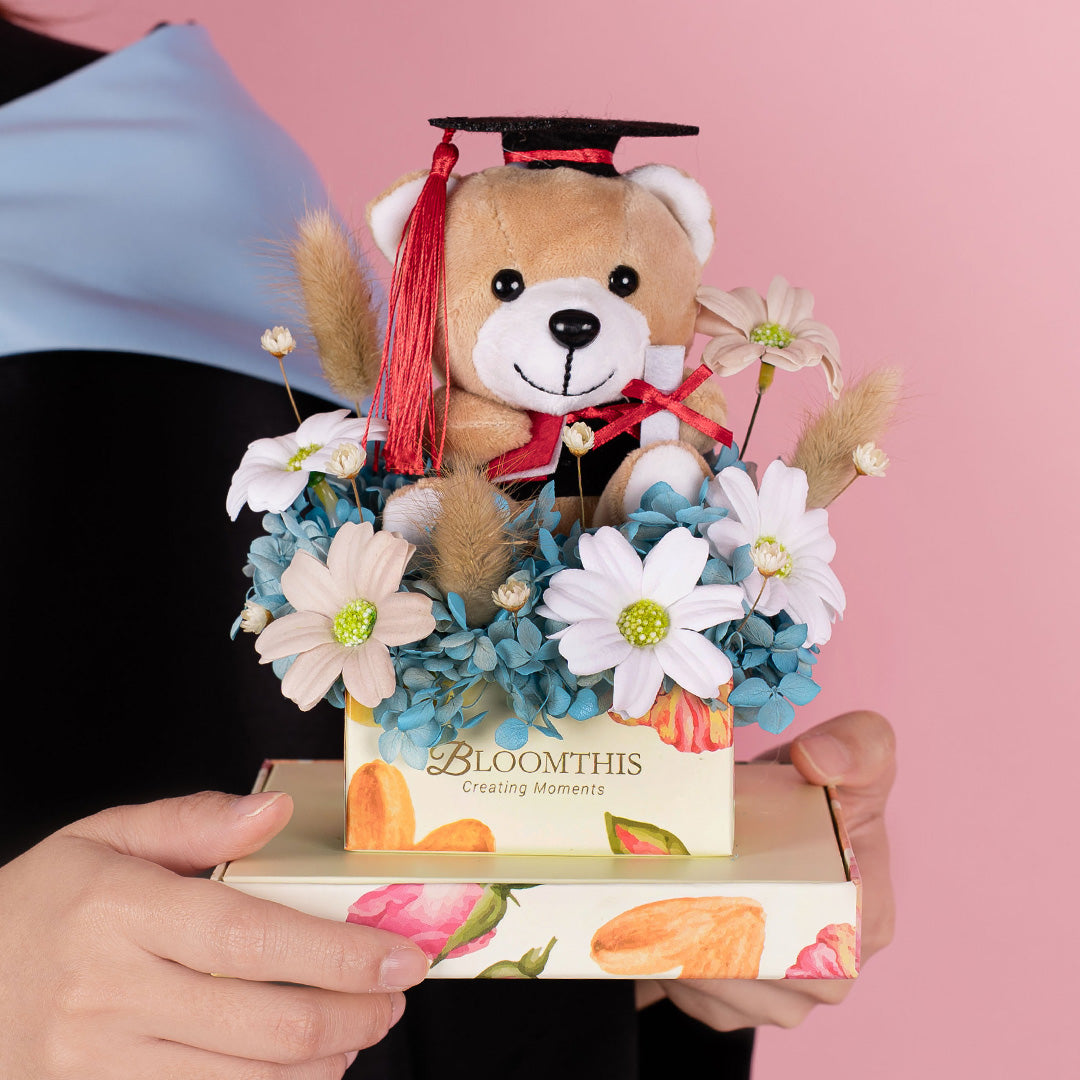 bloomthis-everlasting-endeavour-blue-soap-preserved-flower-graduation-bear-memento-gift-box-1080x1080-04
