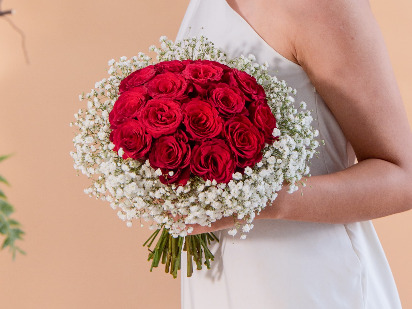 bloomthis-flower-colour-red-usp-03-elegant-red-flower-bridal-wedding-bouquets