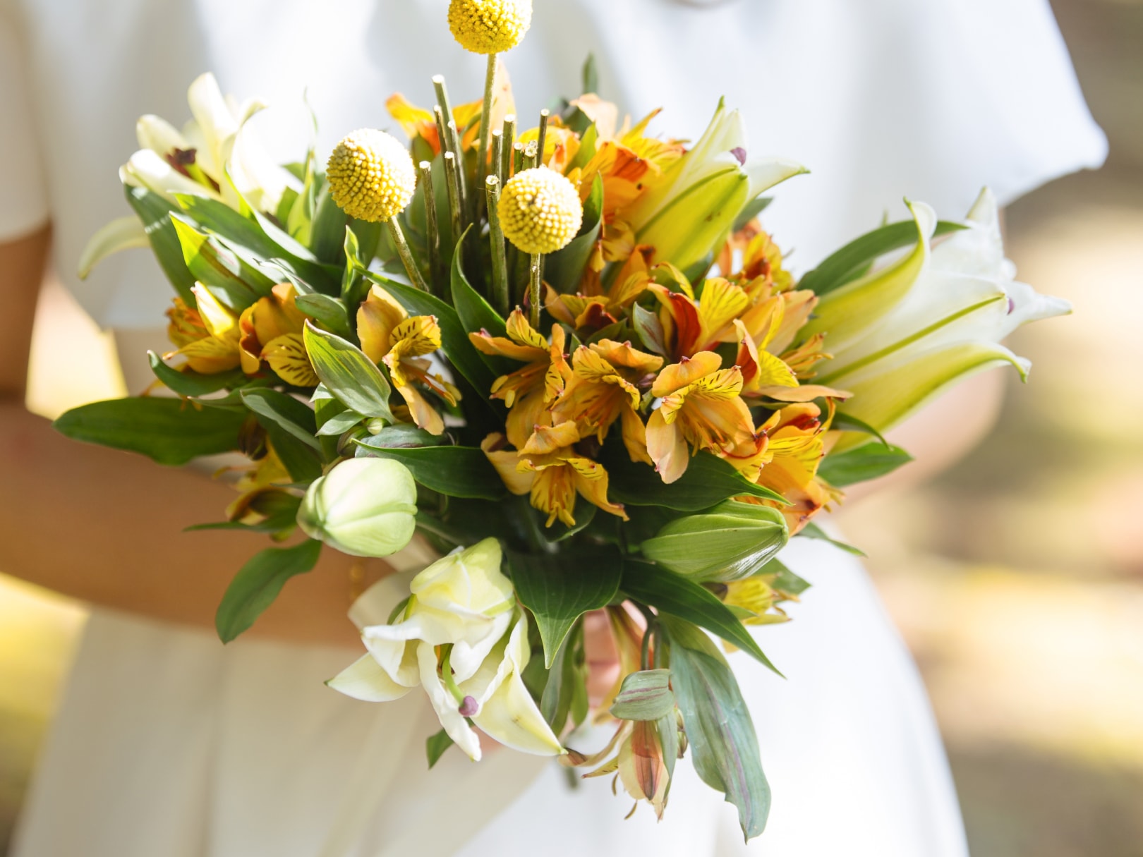 bloomthis-flower-colour-yellow-usp-03-elegant-yellow-flower-bridal-wedding-bouquets