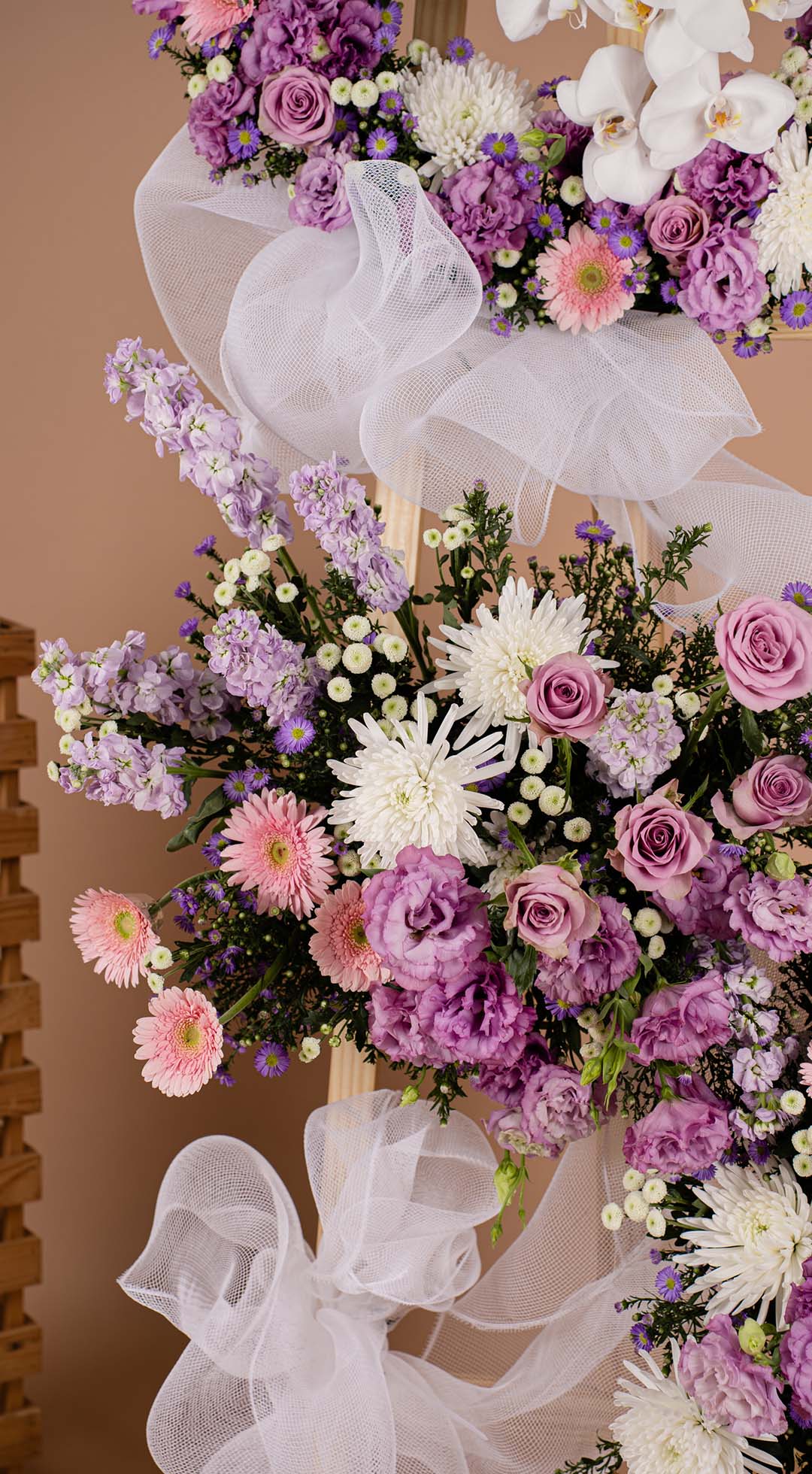 bloomthis-flower-stand-eirene-premium-condolence-flower-stand-1080x1960-03