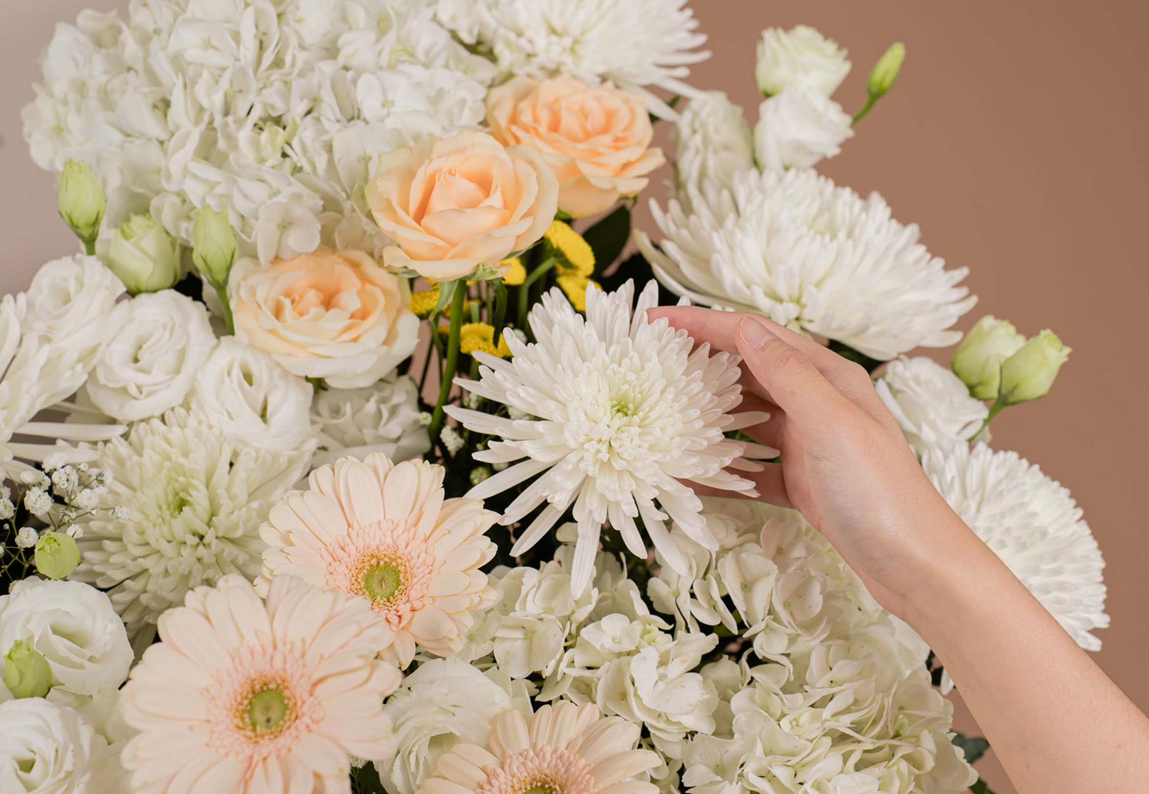 bloomthis-flower-stand-eleos-premium-condolence-flower-stand-2345x1620-02