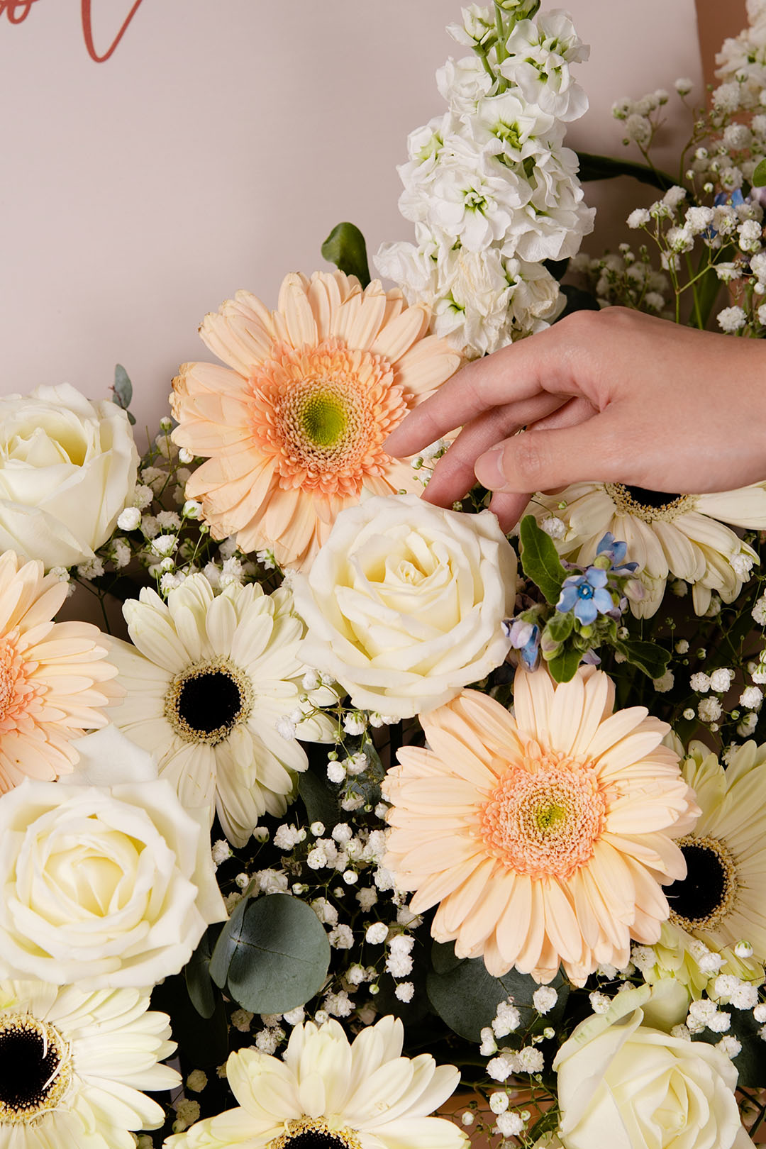 bloomthis-flower-stand-tranquil-condolence-funeral-flower-stand-1080x1620-02_078105a2-2295-4f2f-8b29-465481962bb3