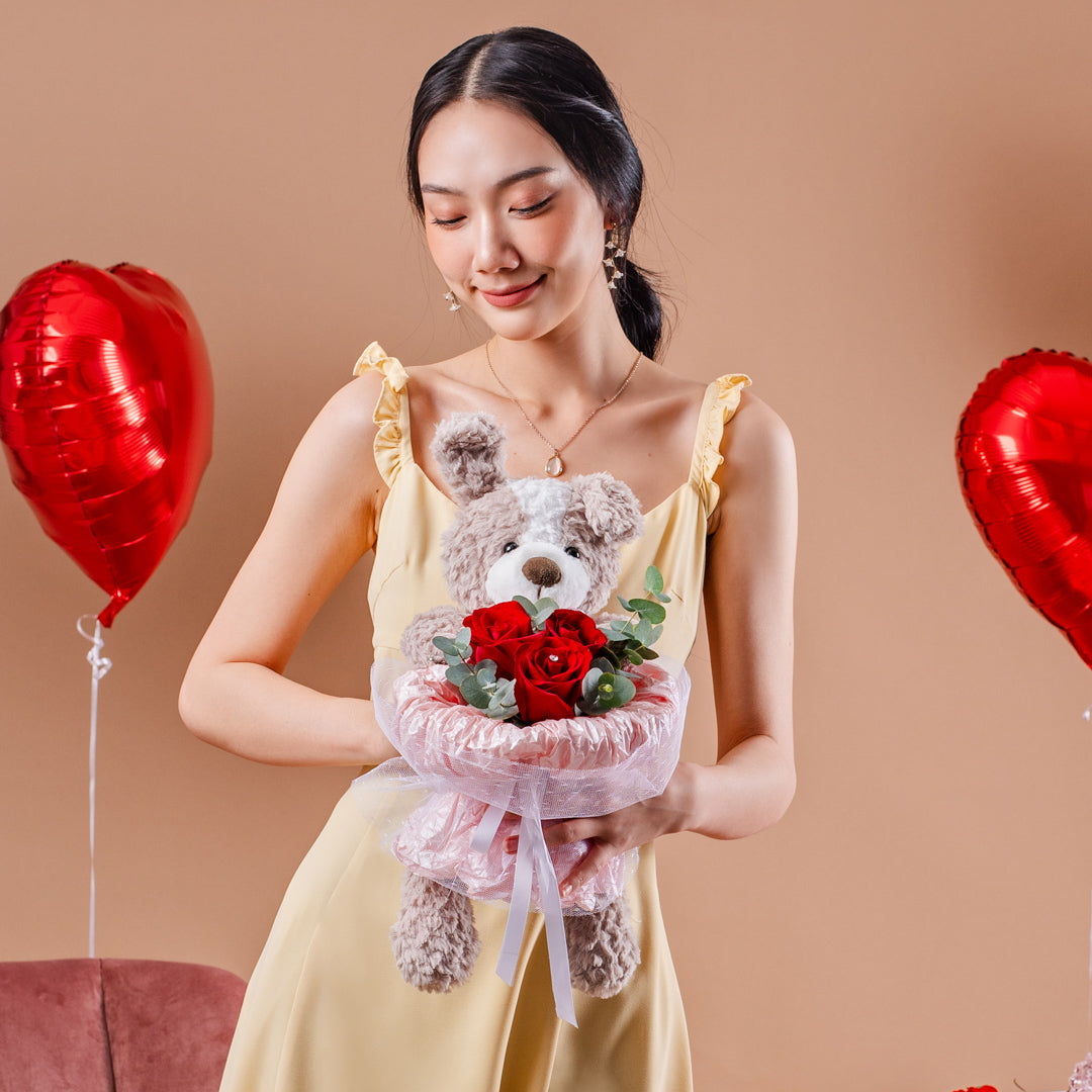 Avery Red Rose Bouquet & Plushie Gift Set (VDV)