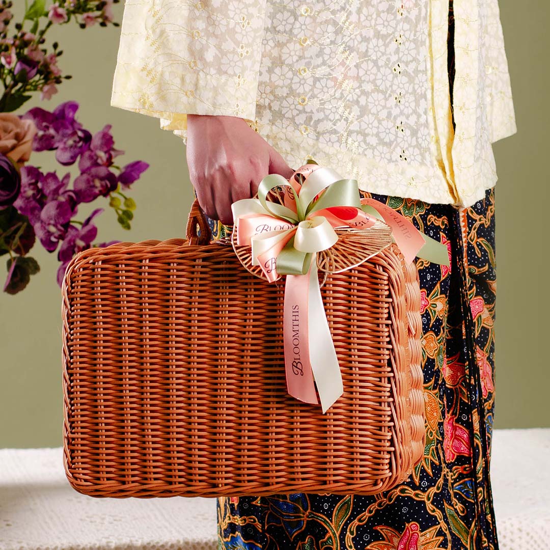 bloomthis-gift-momen-bahagia-bamboo-basket-raya-gift-set-1080x1080-03