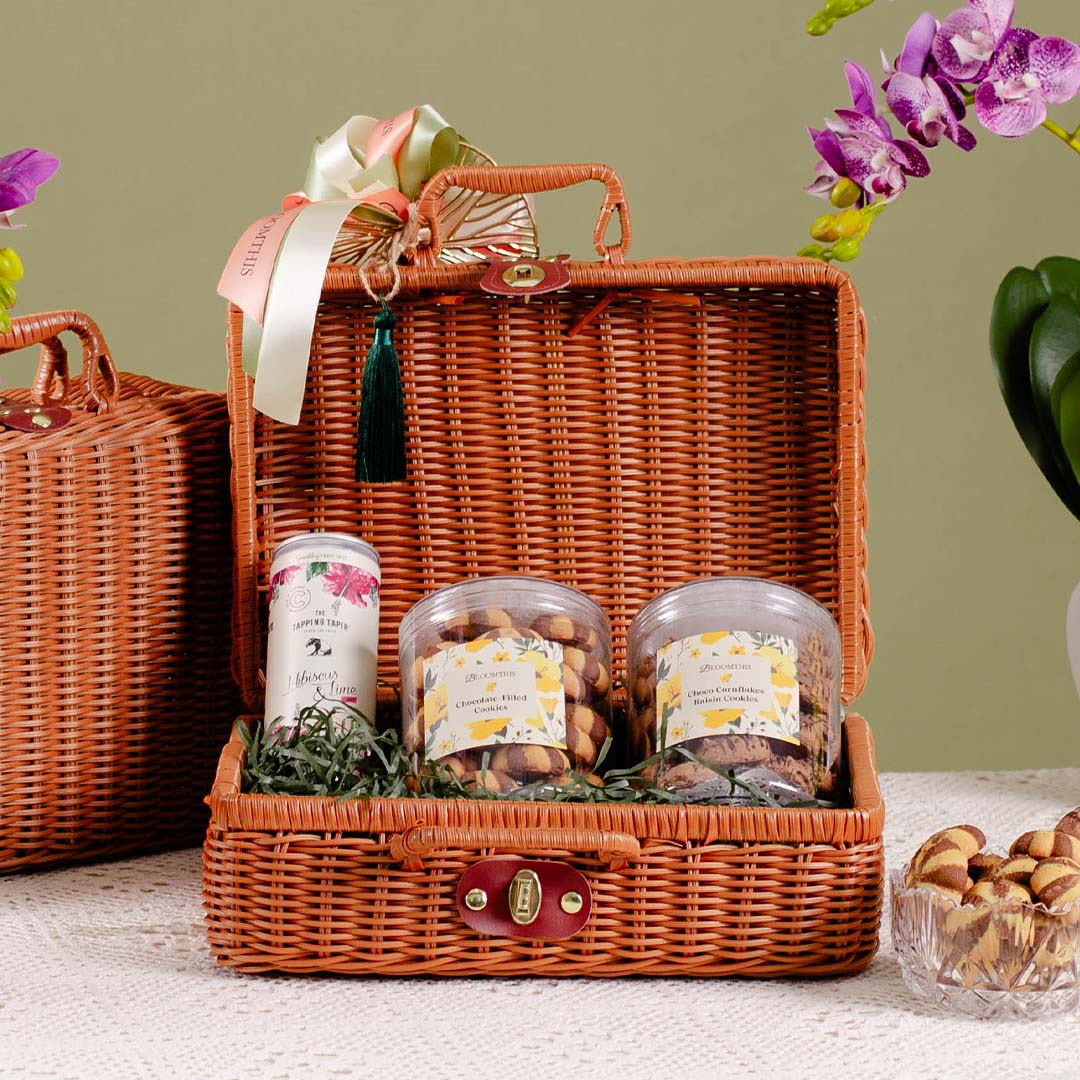 bloomthis-gift-momen-bahagia-bamboo-basket-raya-gift-set-1080x1080-04