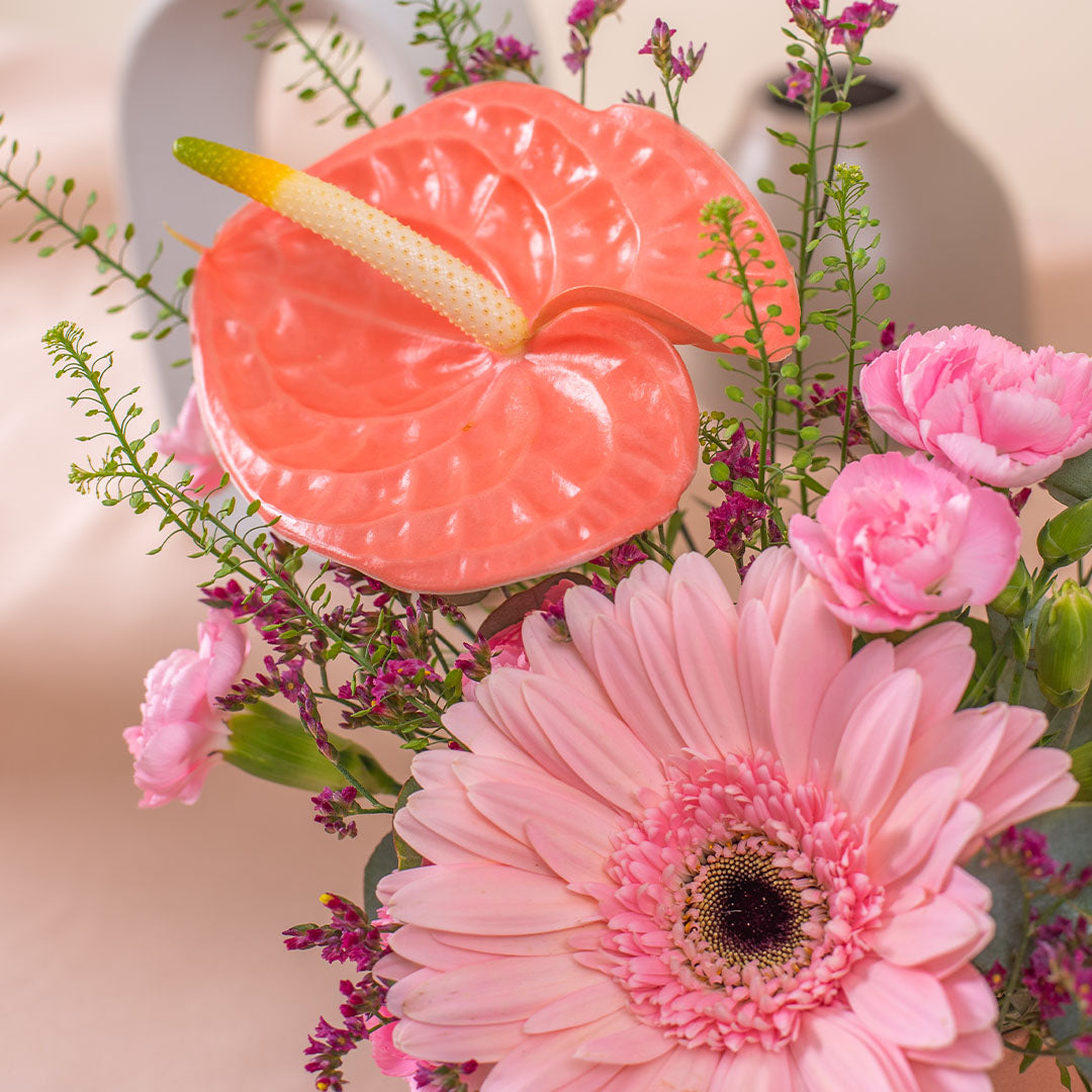 bloomthis-hat-box-ariel-gerbera-mini-flower-box-1080x1080-04_f1e1f5d6-2285-44e4-8552-02bdb0cfc363