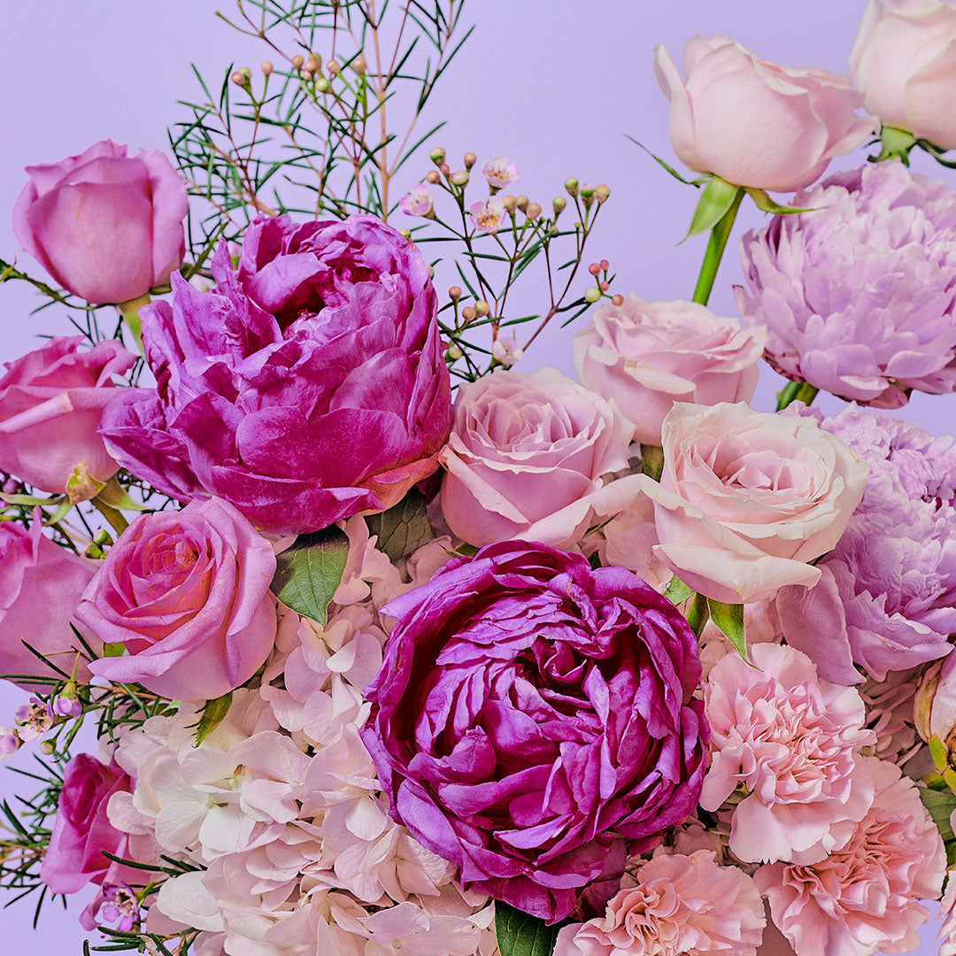 bloomthis-hat-box-aubrey-pink-peony-flower-box-1080x1080-05_ec10aa13-38eb-4b41-b22e-a3d8a22d8d88