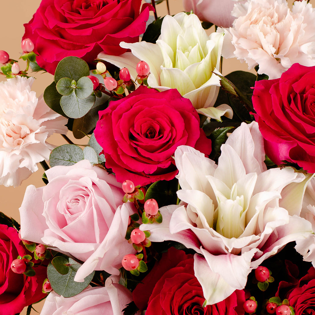 bloomthis-hat-box-beatrice-rose-lily-flower-box-1080x1080-05_8601ba39-5015-4109-8b00-f8b94f4df200